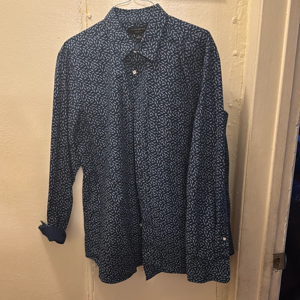 Banana Republic standard fit long sleeve shirt